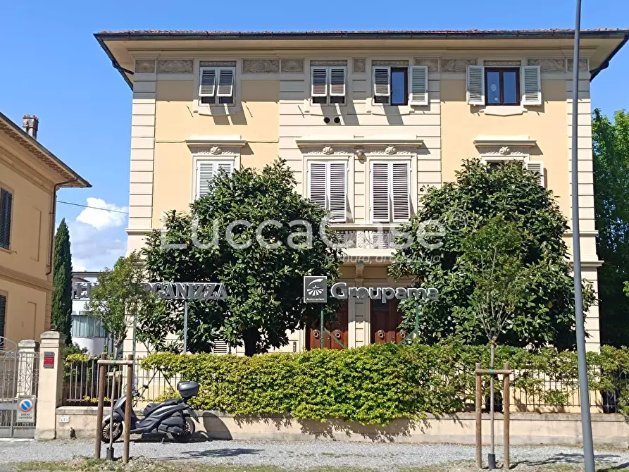 Immagine 2 di Ufficio in vendita  a Lucca