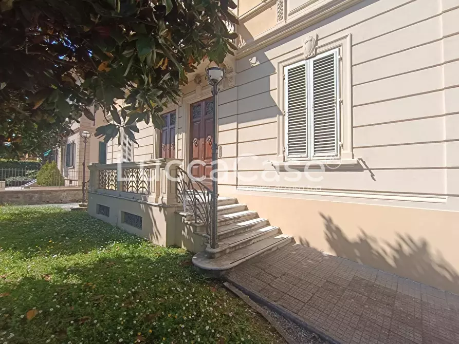 Immagine 6 di Ufficio in vendita  a Lucca