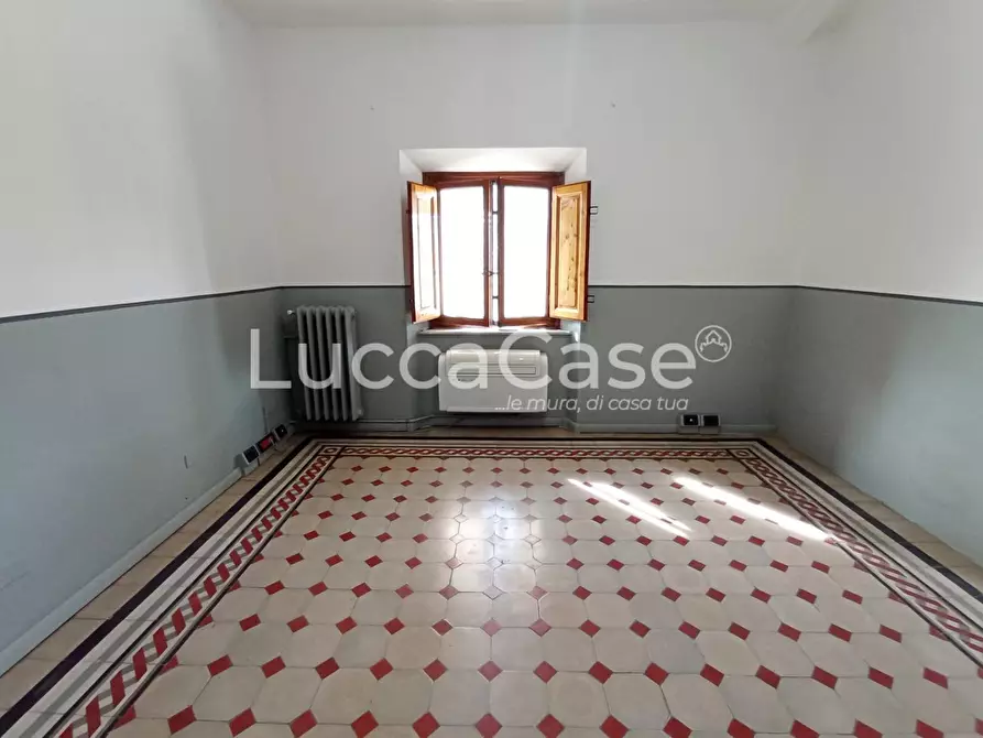 Immagine 34 di Ufficio in vendita  a Lucca