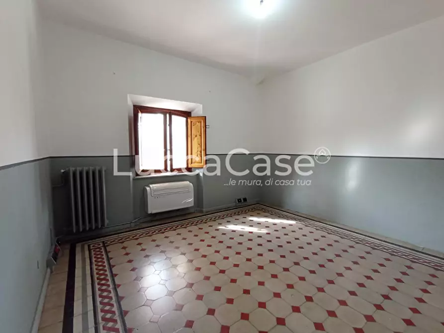 Immagine 33 di Ufficio in vendita  a Lucca