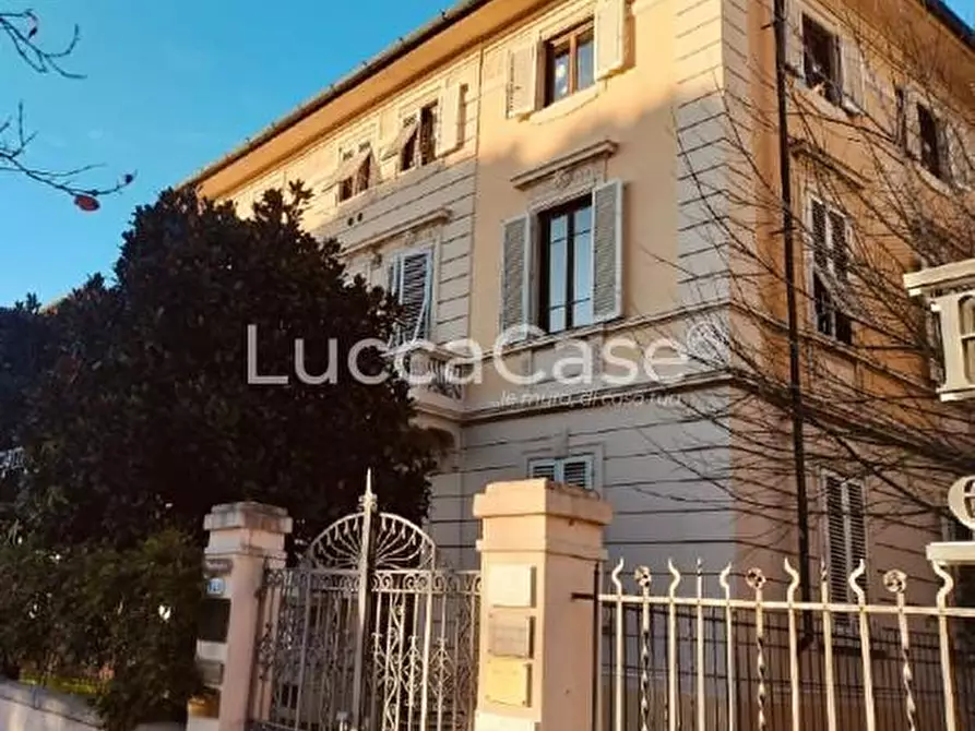 Immagine 3 di Ufficio in vendita  a Lucca