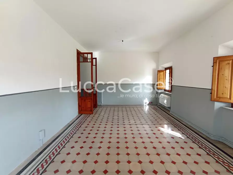 Immagine 43 di Ufficio in vendita  a Lucca