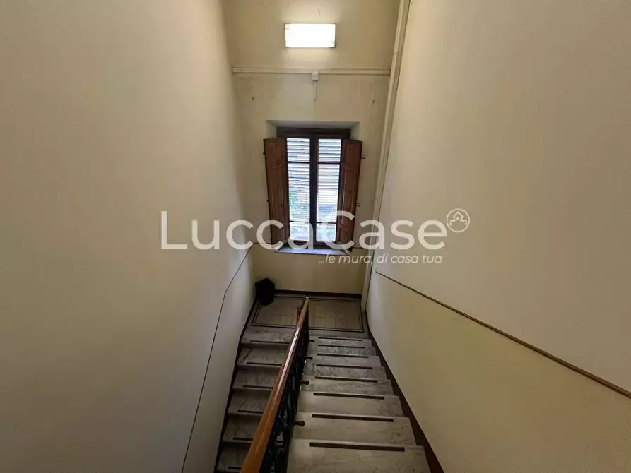 Immagine 20 di Ufficio in vendita  a Lucca