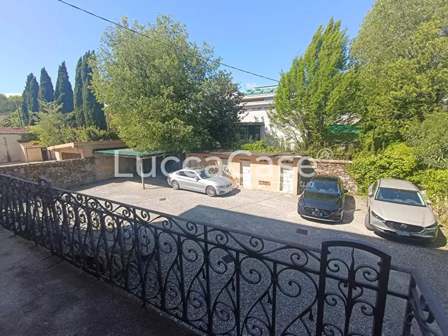 Immagine 25 di Ufficio in vendita  a Lucca