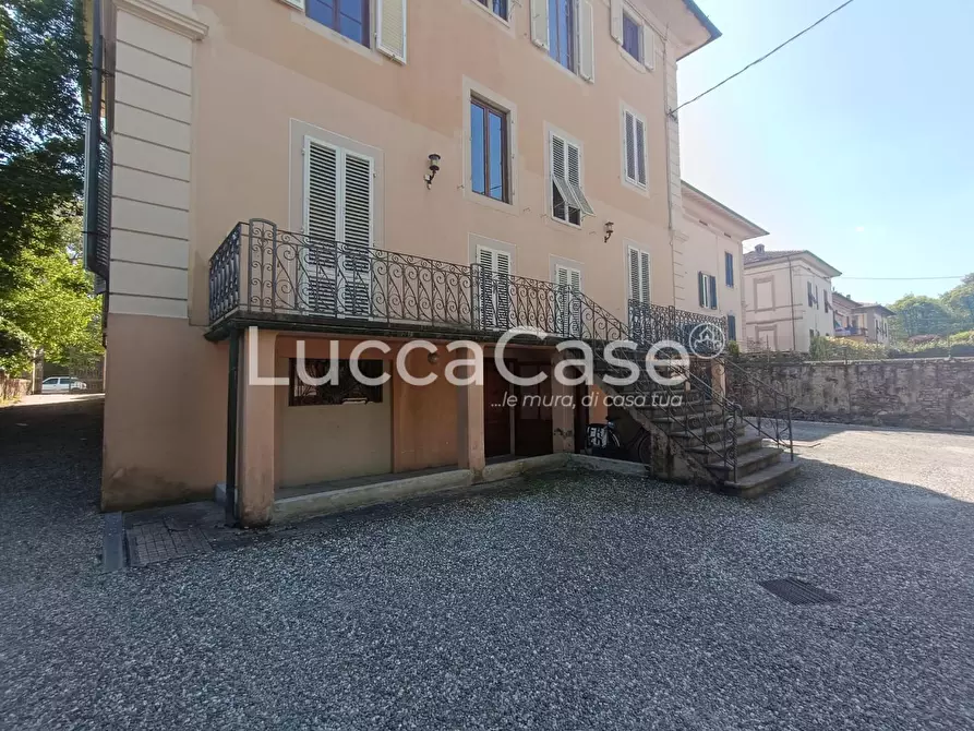 Immagine 10 di Ufficio in vendita  a Lucca