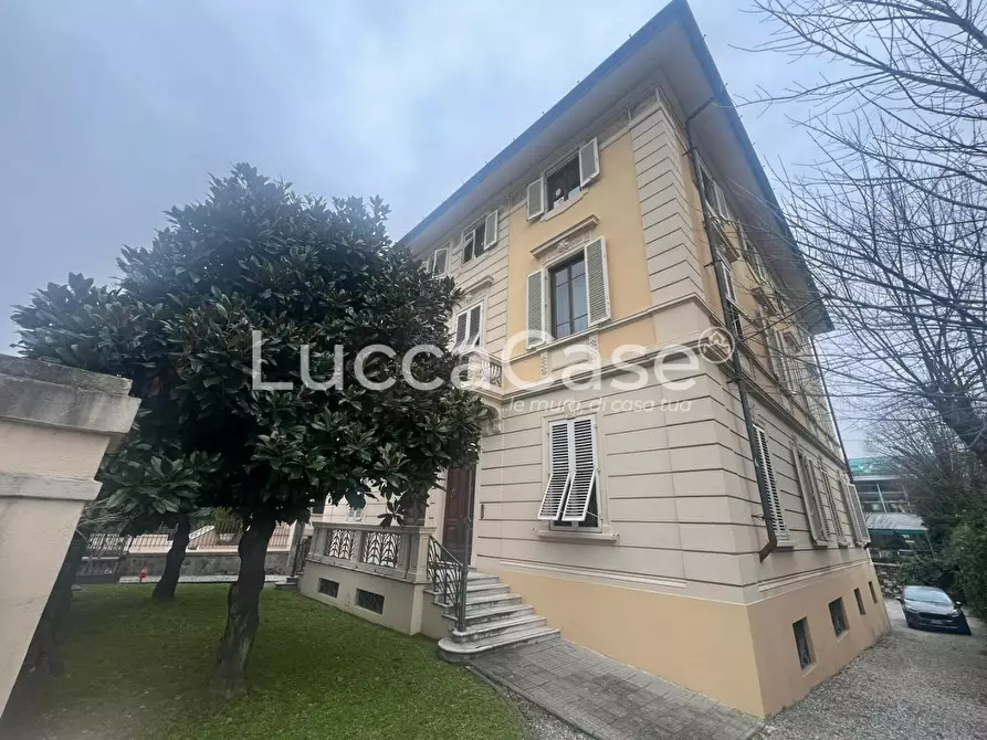 Immagine 7 di Ufficio in vendita  a Lucca