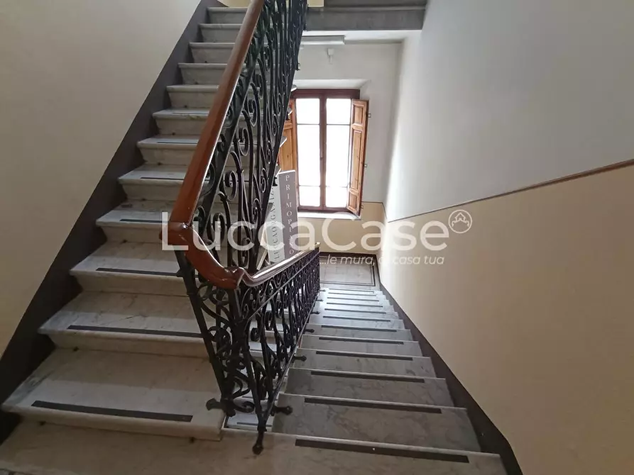 Immagine 47 di Ufficio in vendita  a Lucca