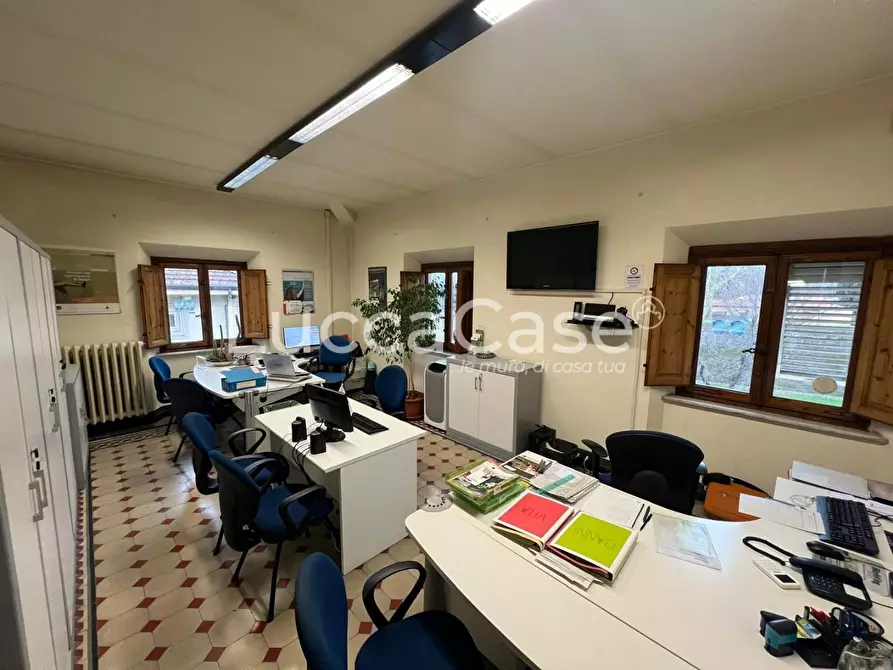 Immagine 17 di Ufficio in vendita  a Lucca
