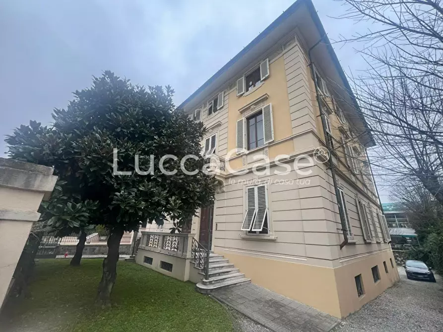 Immagine 4 di Ufficio in vendita  a Lucca