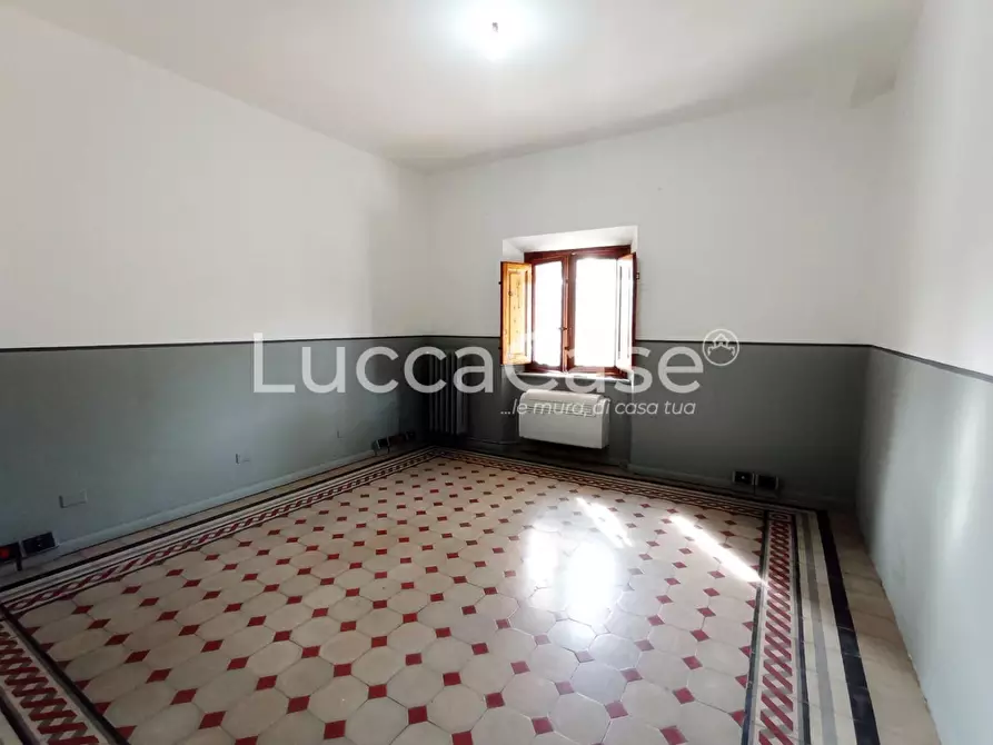 Immagine 32 di Ufficio in vendita  a Lucca