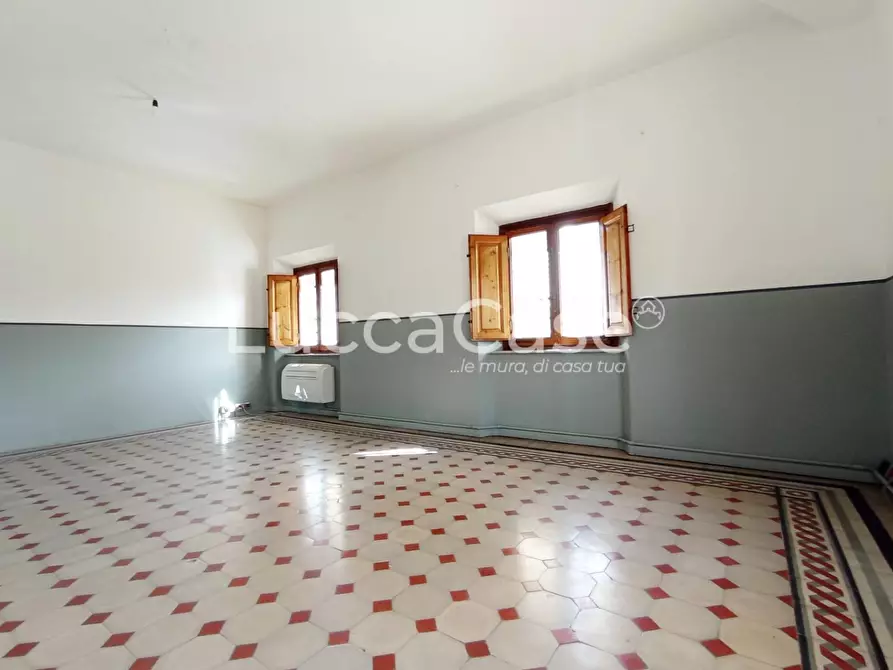 Immagine 41 di Ufficio in vendita  a Lucca