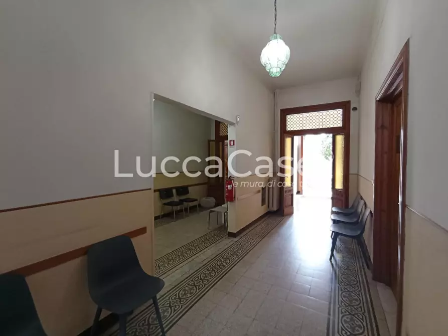 Immagine 50 di Ufficio in vendita  a Lucca