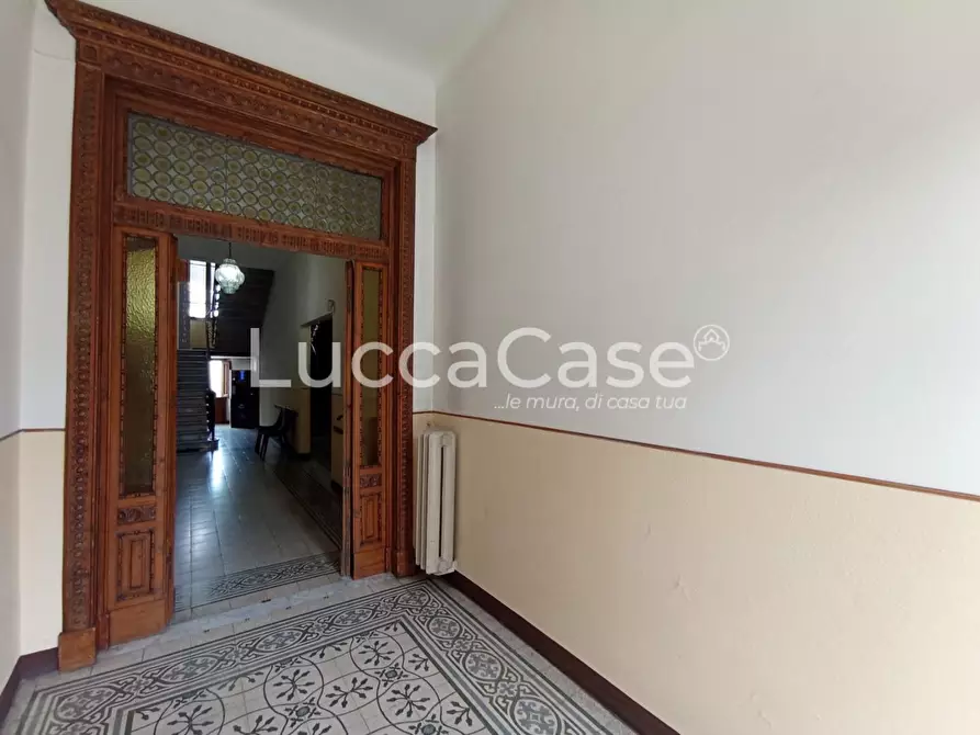 Immagine 52 di Ufficio in vendita  a Lucca