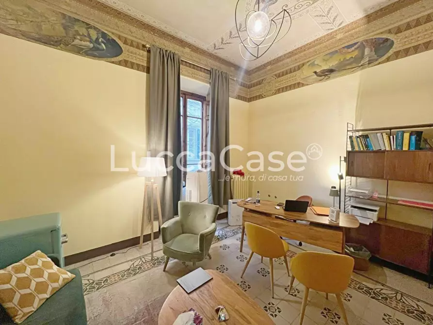Immagine 12 di Ufficio in vendita  a Lucca