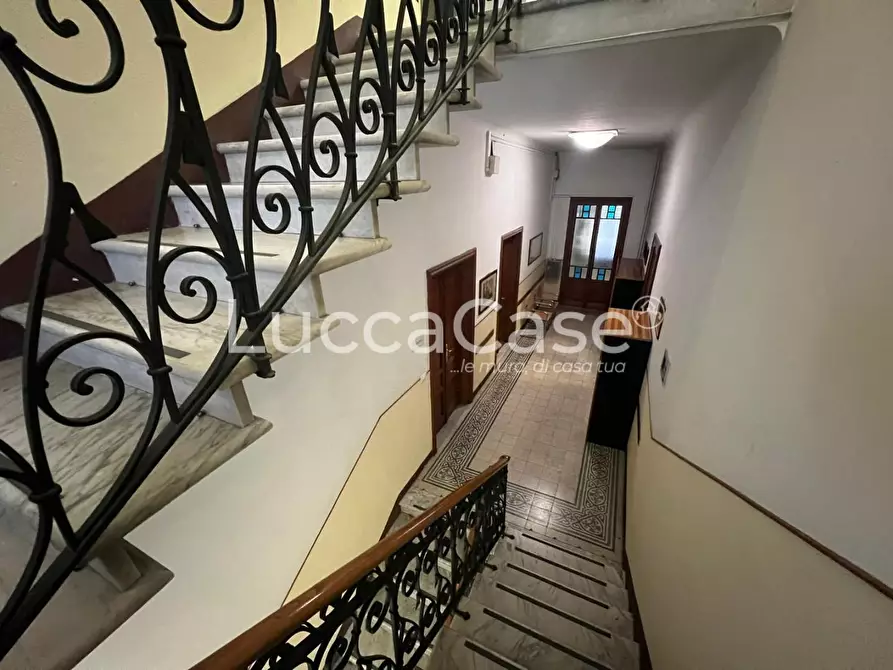 Immagine 21 di Ufficio in vendita  a Lucca