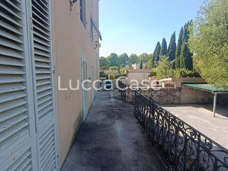 Immagine 24 di Ufficio in vendita  a Lucca