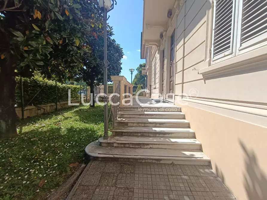 Immagine 5 di Ufficio in vendita  a Lucca