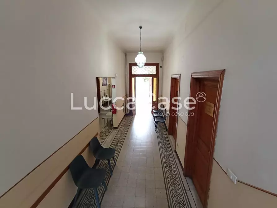 Immagine 49 di Ufficio in vendita  a Lucca