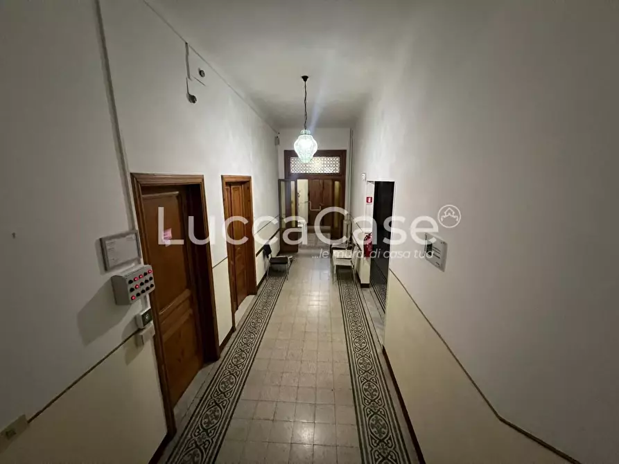 Immagine 14 di Ufficio in vendita  a Lucca
