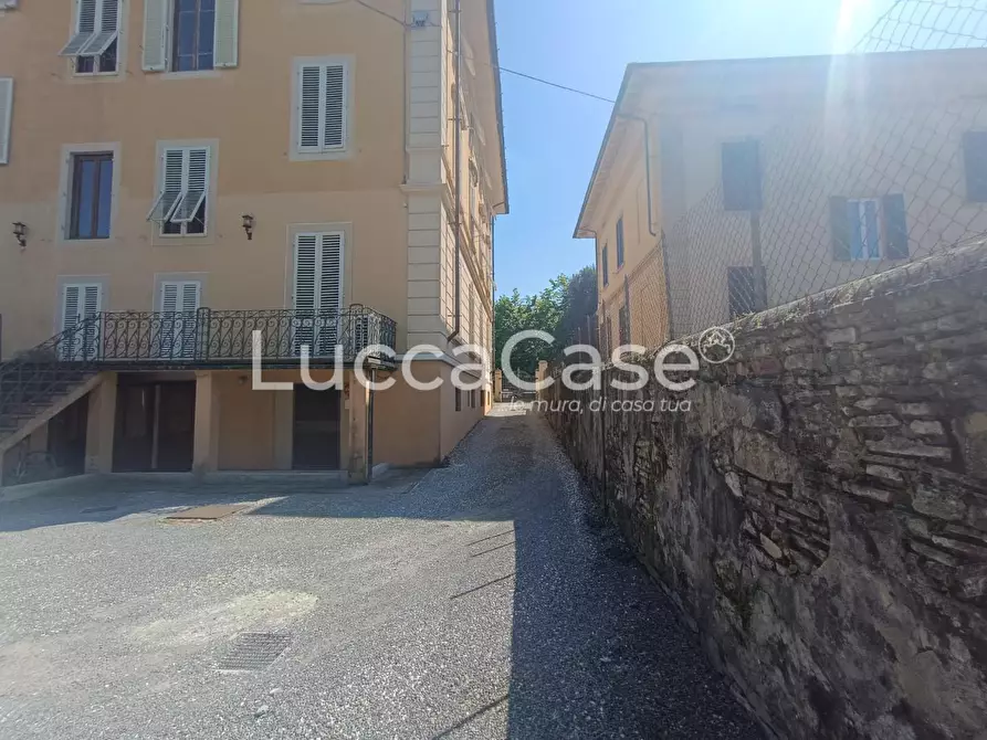 Immagine 30 di Ufficio in vendita  a Lucca