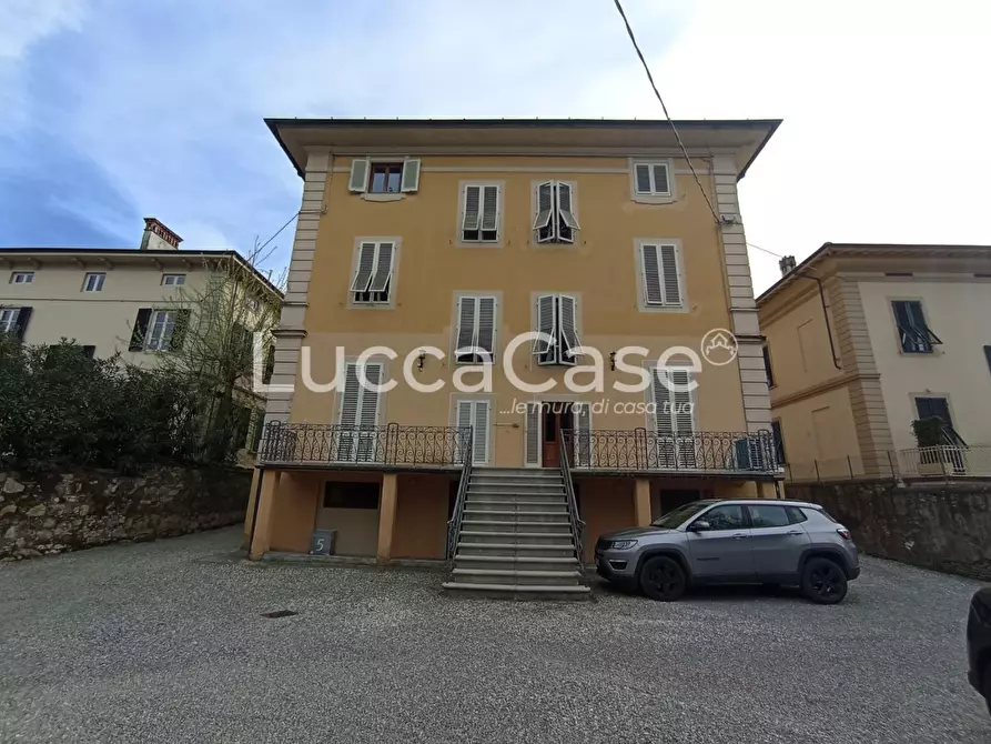 Immagine 54 di Ufficio in vendita  a Lucca