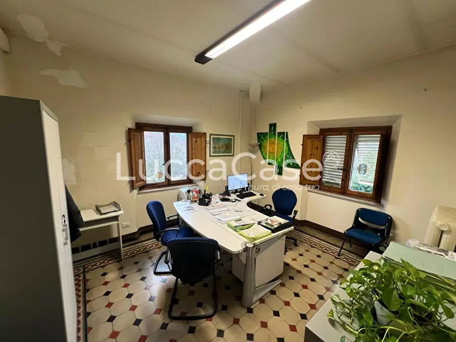 Immagine 19 di Ufficio in vendita  a Lucca