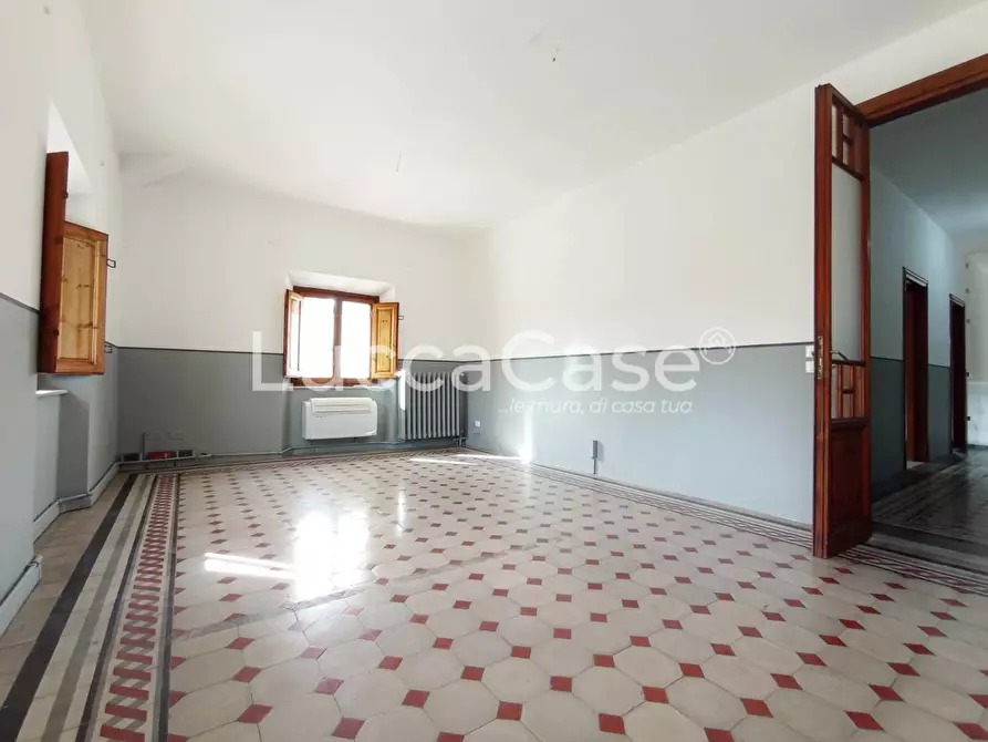 Immagine 44 di Ufficio in vendita  a Lucca