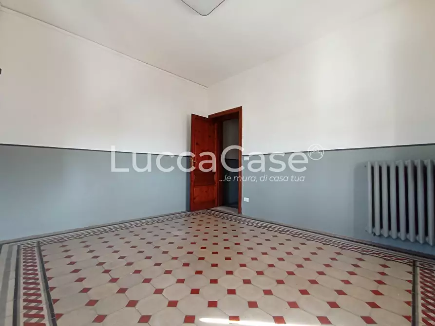 Immagine 36 di Ufficio in vendita  a Lucca