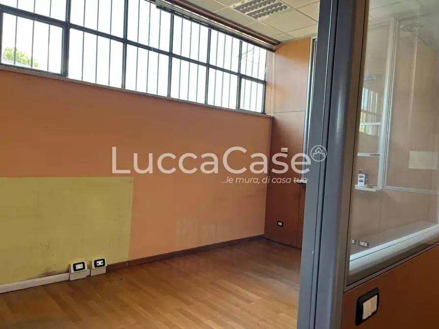 Immagine 9 di Attività artigianale in affitto  a Porcari