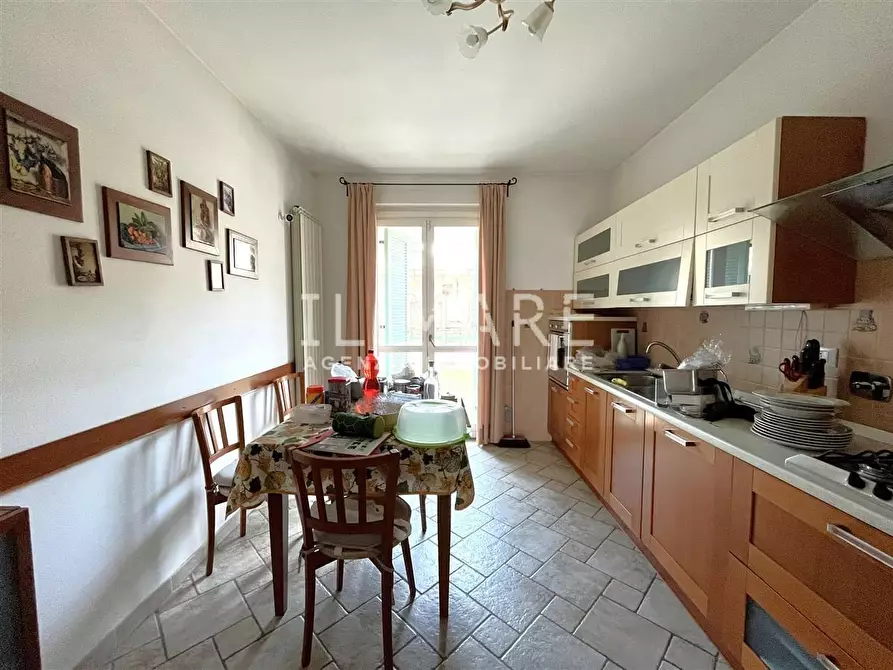 Immagine 2 di Appartamento in vendita  a Massa