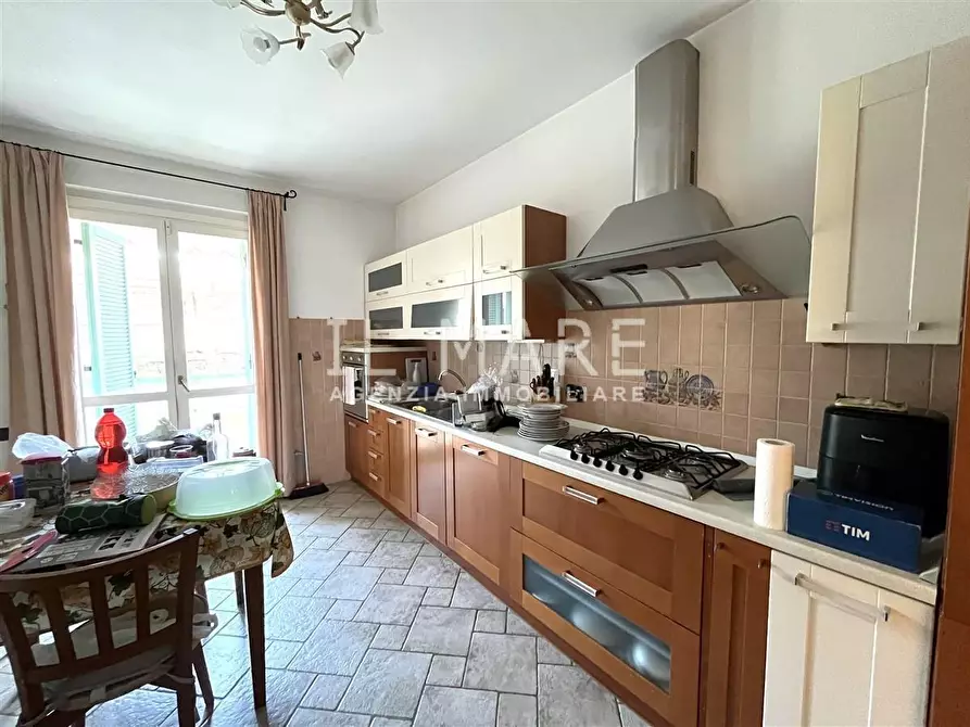 Immagine 1 di Appartamento in vendita  a Massa