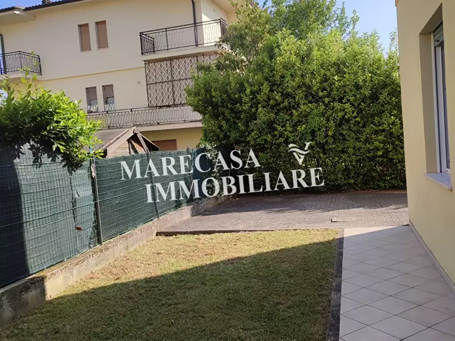 Immagine 3 di Appartamento in affitto  a Massa