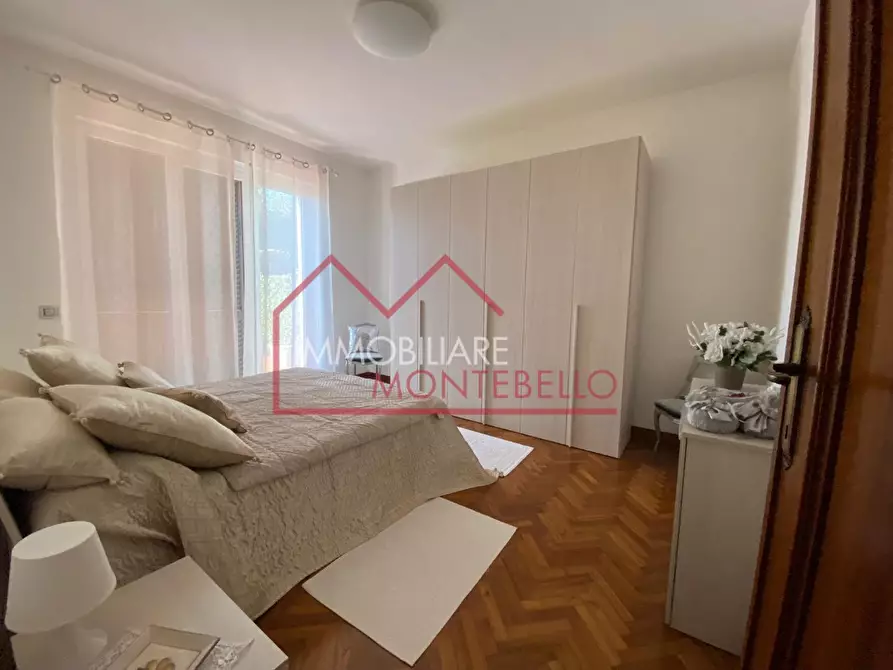 Immagine 18 di Villa in vendita  a Camaiore