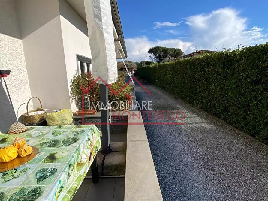 Immagine 7 di Villa in vendita  a Camaiore