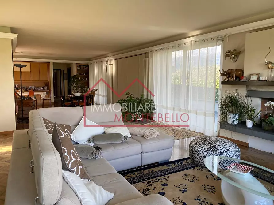 Immagine 9 di Villa in vendita  a Camaiore