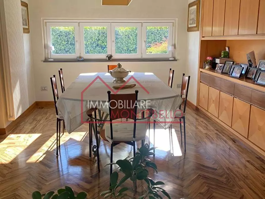 Immagine 8 di Villa in vendita  a Camaiore