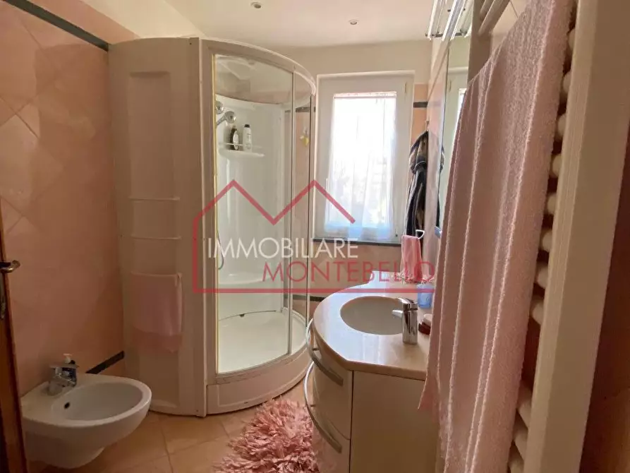 Immagine 17 di Villa in vendita  a Camaiore