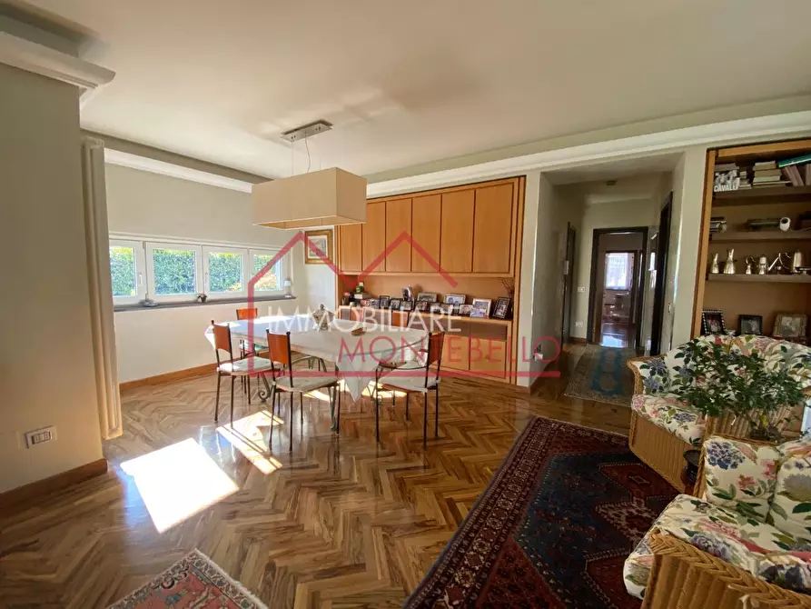 Immagine 16 di Villa in vendita  a Camaiore