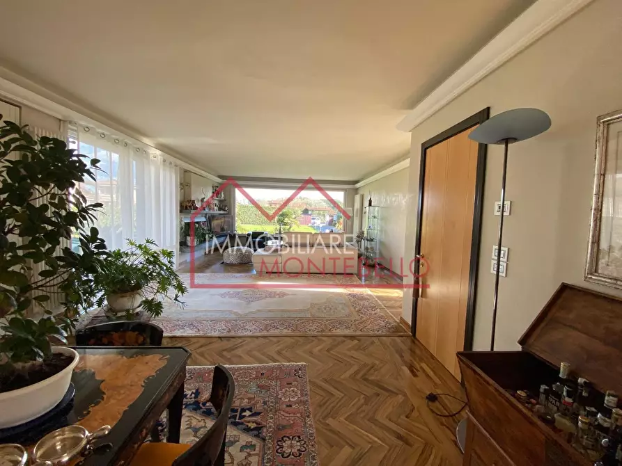 Immagine 11 di Villa in vendita  a Camaiore