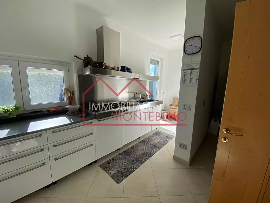 Immagine 20 di Villa in vendita  a Camaiore