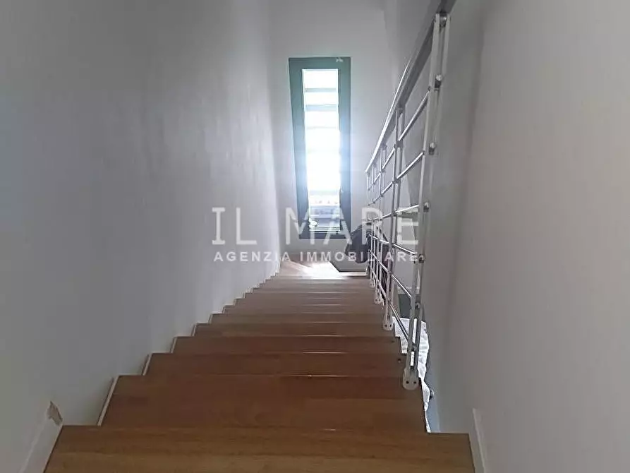 Immagine 29 di Villetta a schiera in vendita  a Massa