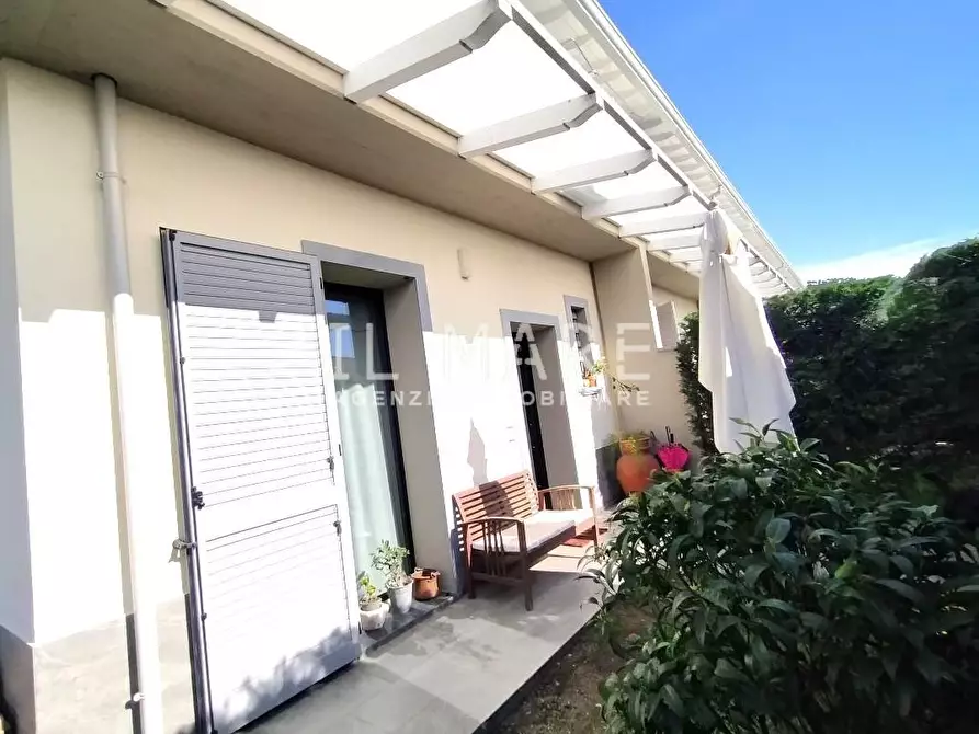 Immagine 19 di Villetta a schiera in vendita  a Massa