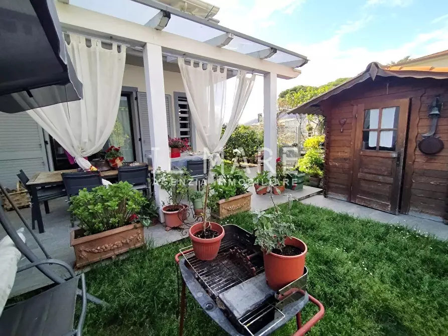 Immagine 2 di Villetta a schiera in vendita  a Massa