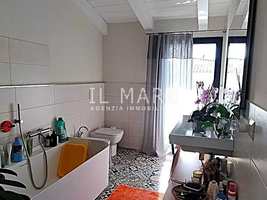 Immagine 22 di Villetta a schiera in vendita  a Massa