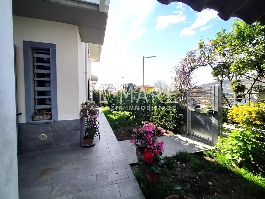 Immagine 3 di Villetta a schiera in vendita  a Massa