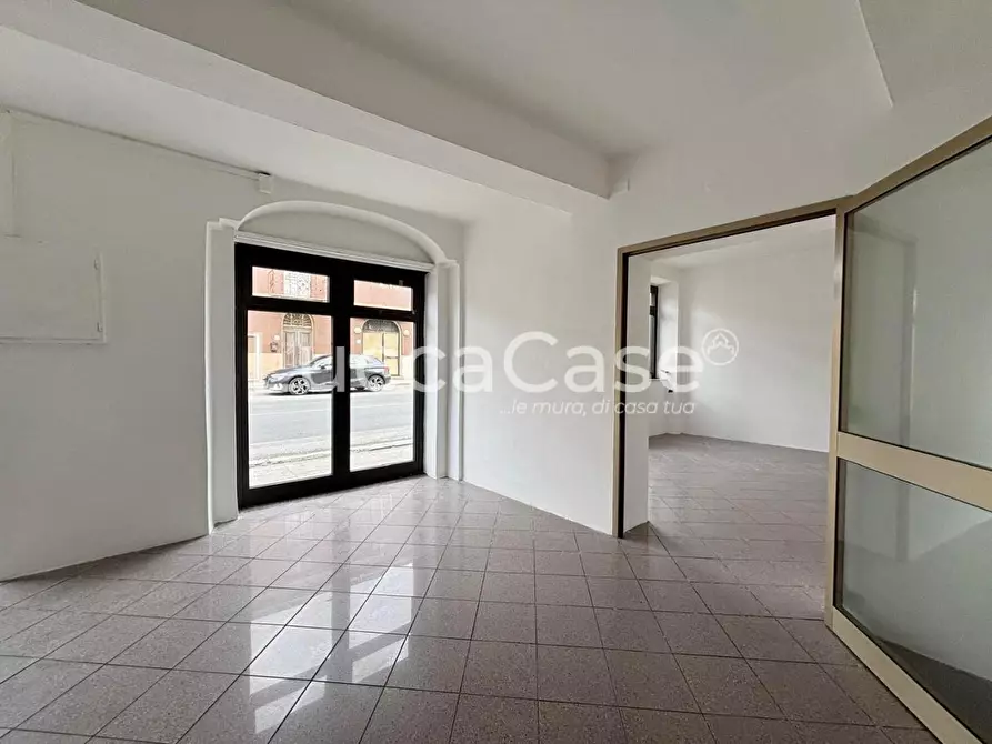 Immagine 4 di Locale commerciale in affitto  a Capannori