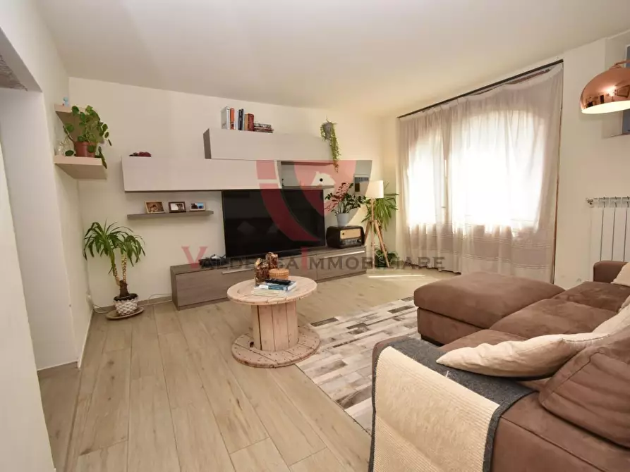 Immagine 28 di Appartamento in vendita  a Poggibonsi