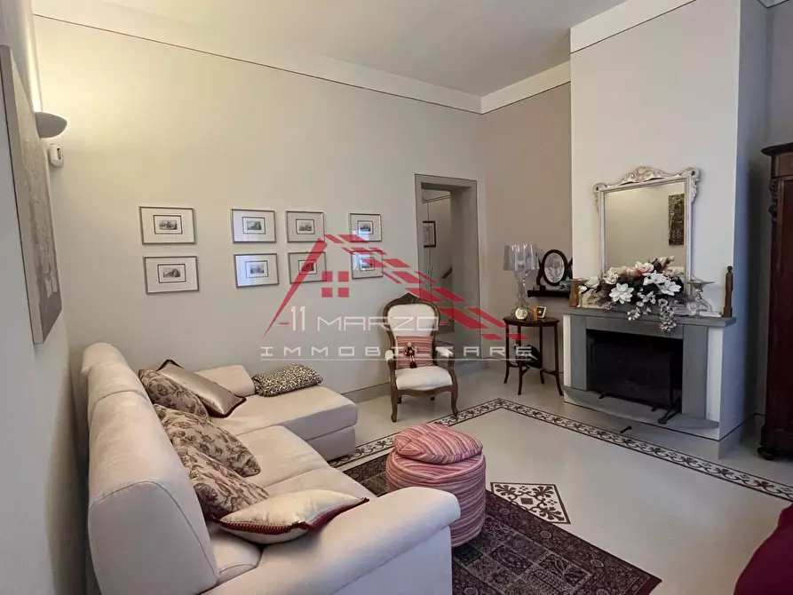 Immagine 2 di Villa in vendita  a Pisa