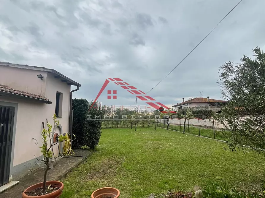 Immagine 19 di Villa in vendita  a Pisa