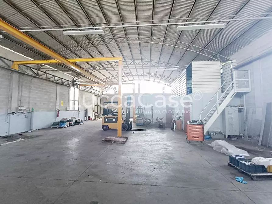 Immagine 1 di Attività artigianale in affitto  a Porcari